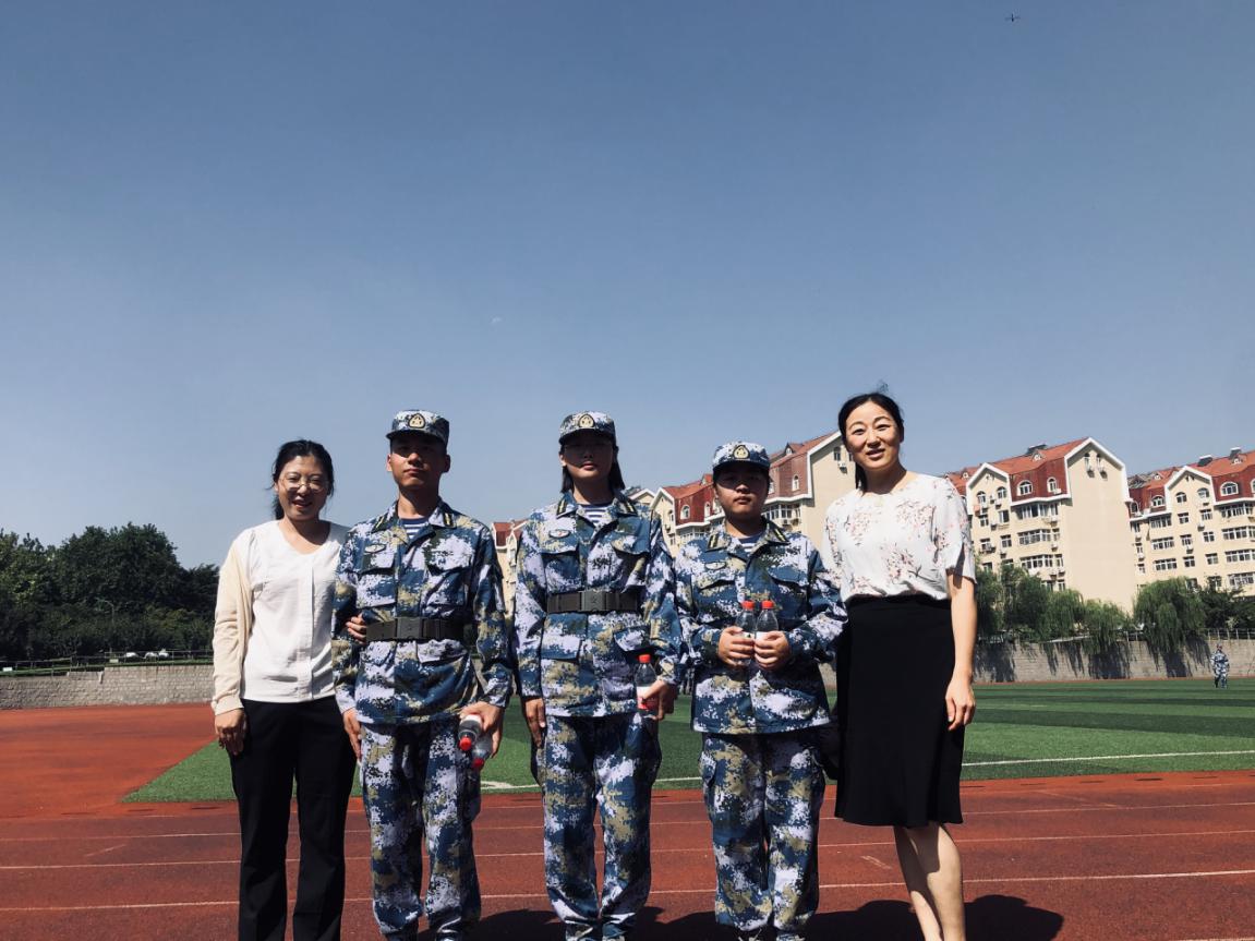 9日上午,学院党委副书记张雪蕾与辅导员朱雨彤去备训场地向三名学生